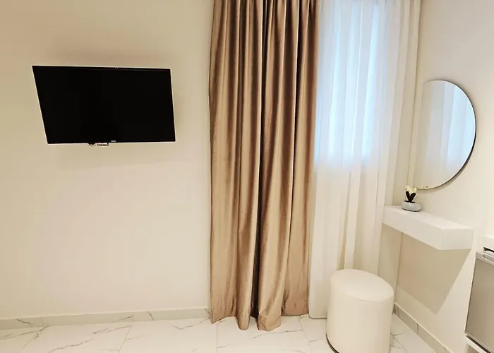 Konukevi Arileo Himarë