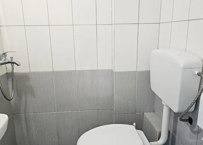 Konukevi Arileo Himarë