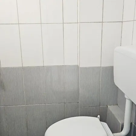 Konukevi Arileo Himarë